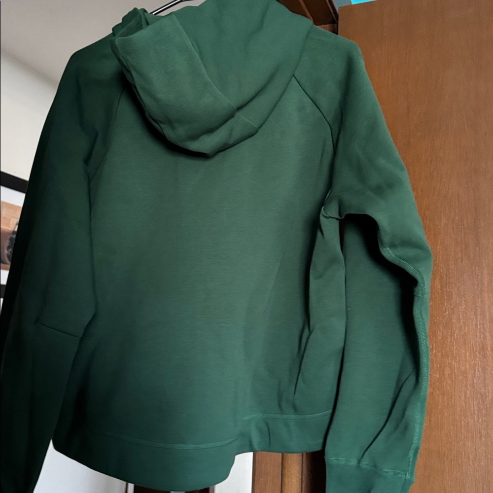 Nike Woman’s Tech Fleece Windrunner - Picture 3 of 4